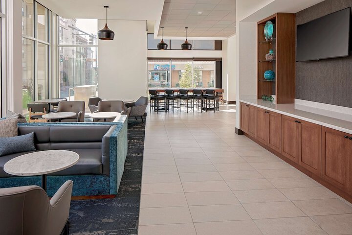 Hyatt Place Glendale / Los Angeles