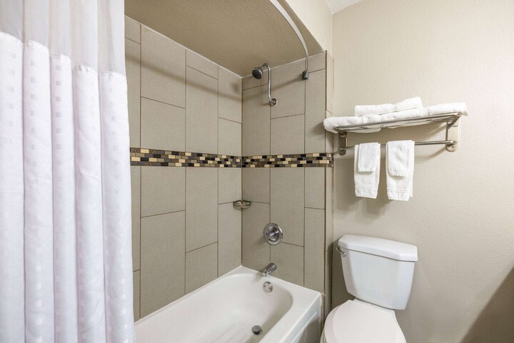 Room 15 of 28