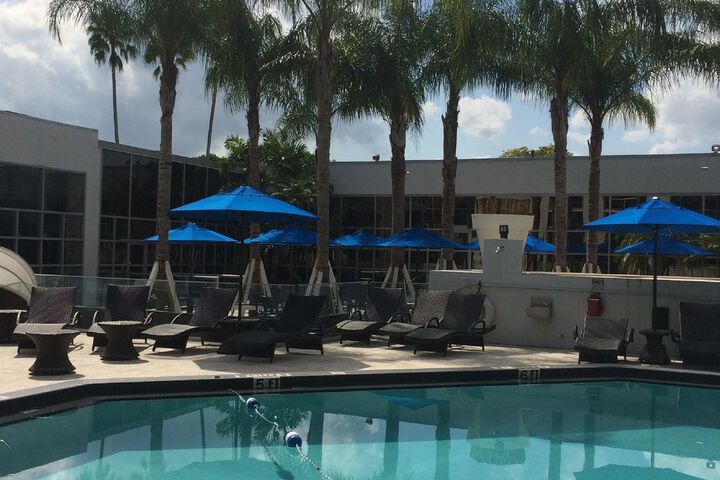 SAWGRASS GRAND HOTEL AND SUITES SPORTS C