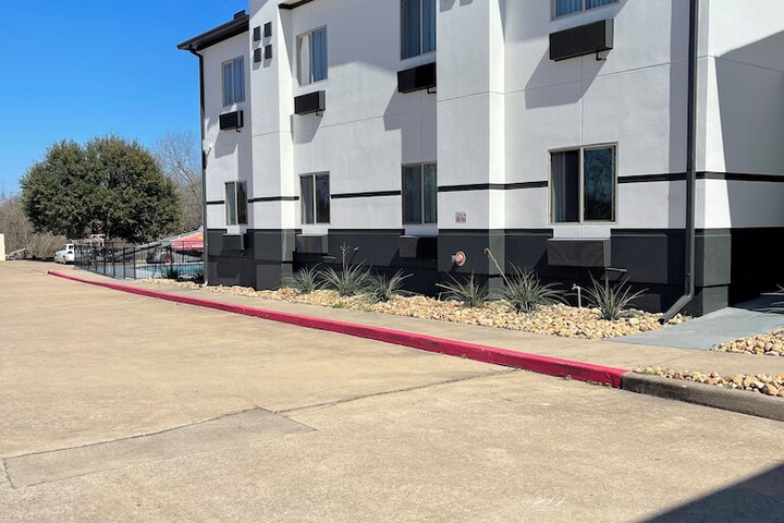 Super 8 by Wyndham Brenham TX
