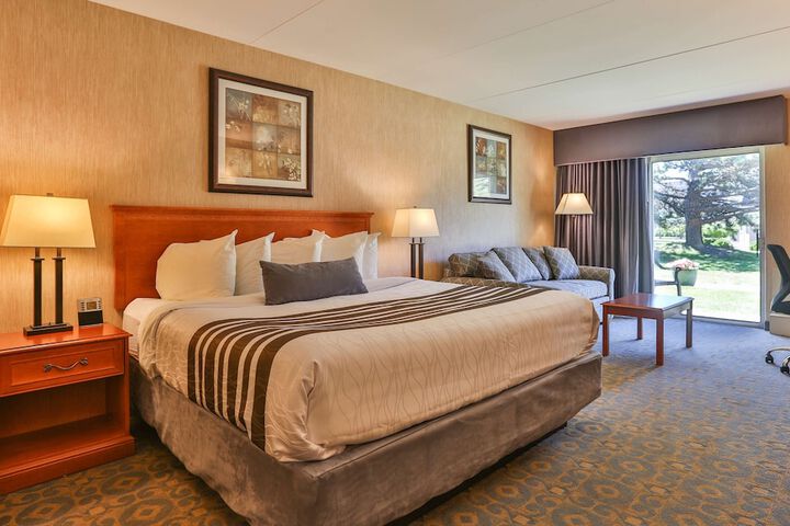 Room 18 of 118