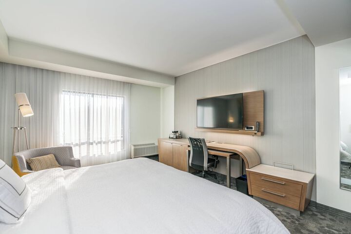 Courtyard by Marriott West Springfield