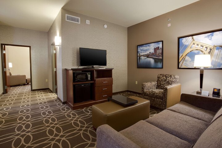 Room 10 of 62