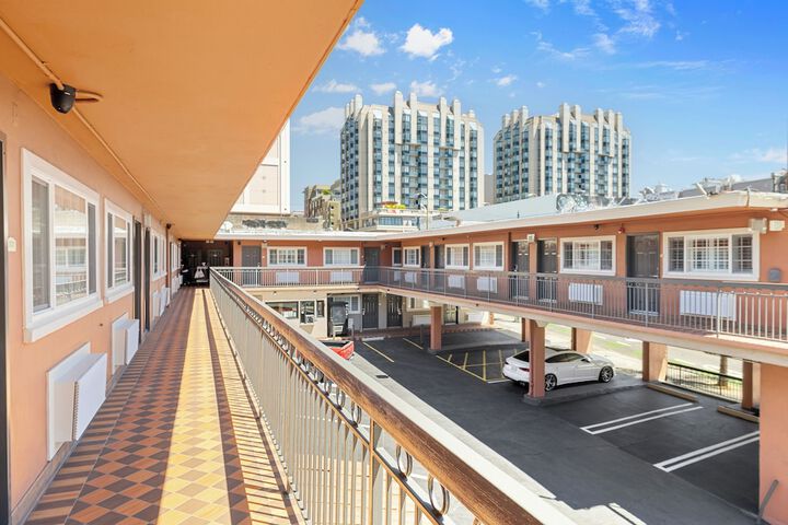Alexis Park Hotel