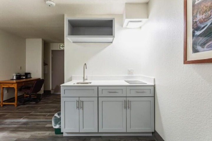 Lancaster Inn and Suites
