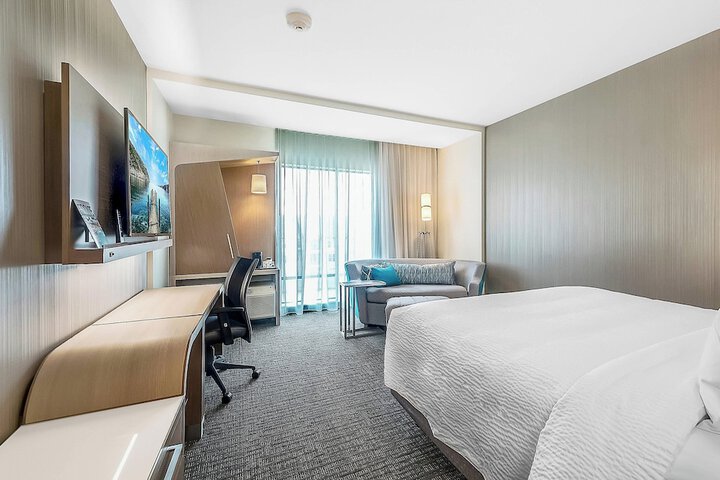 Room 18 of 23