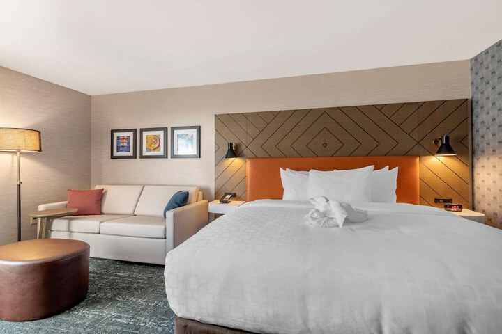 Room 11 of 36