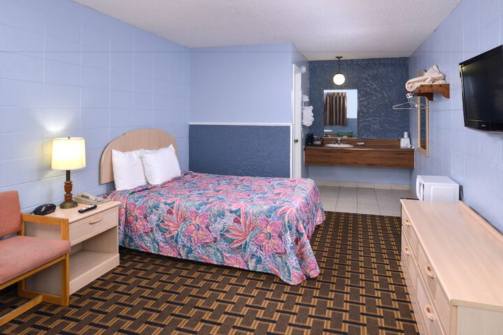 Room 15 of 24