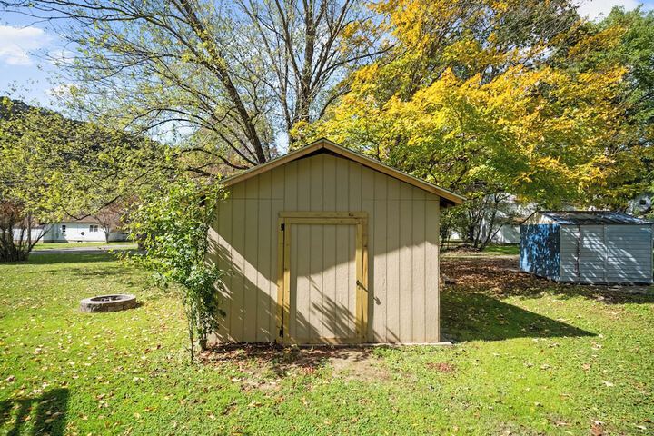 Greenbrier River Retreat w / Deck - Steps to Trail!