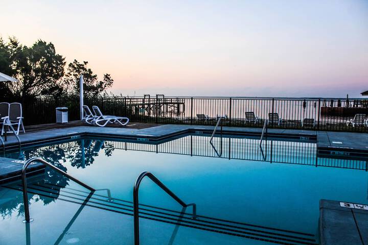 Pool 10 of 42