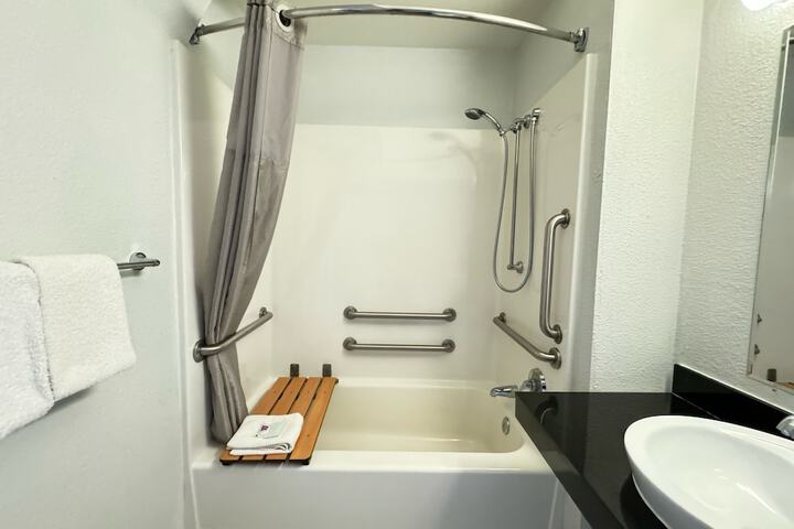 Room 16 of 32