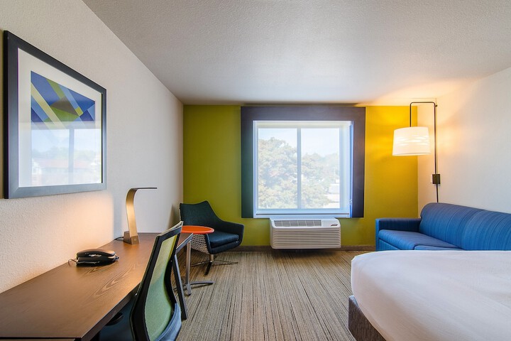 Holiday Inn Express & Suites Atchison by IHG