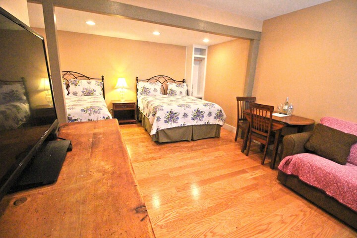 Peach Tree Inn & Suites