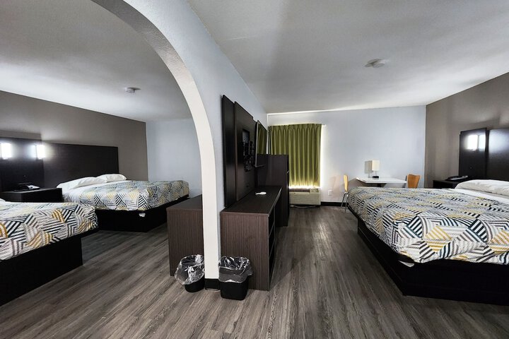 Room 18 of 32