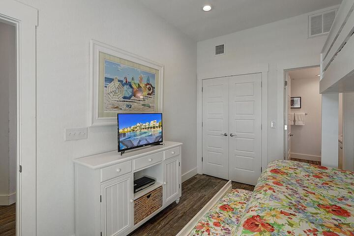 Room 8 of 18