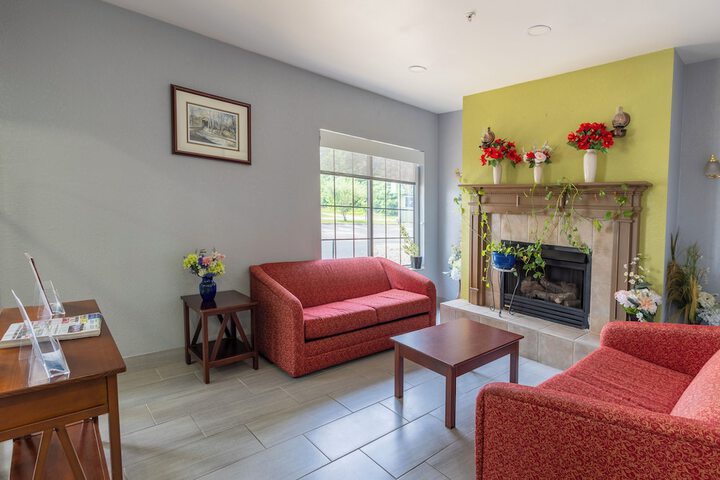 Countryside Inn & Suites