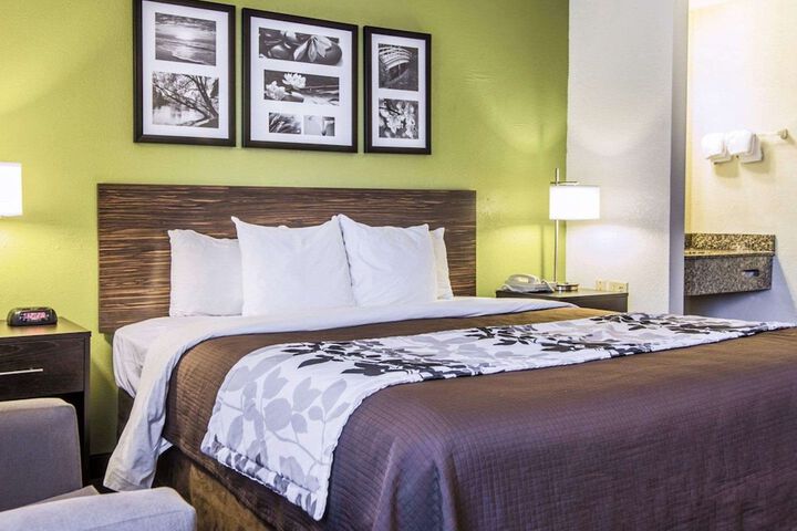 Room 21 of 40