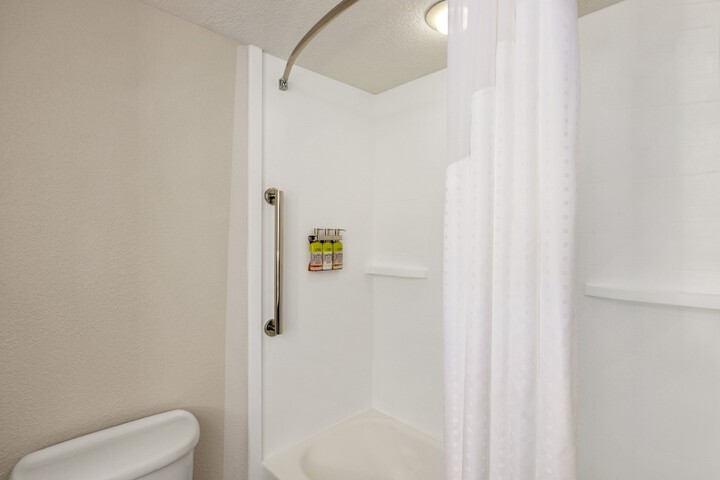 Room 16 of 40