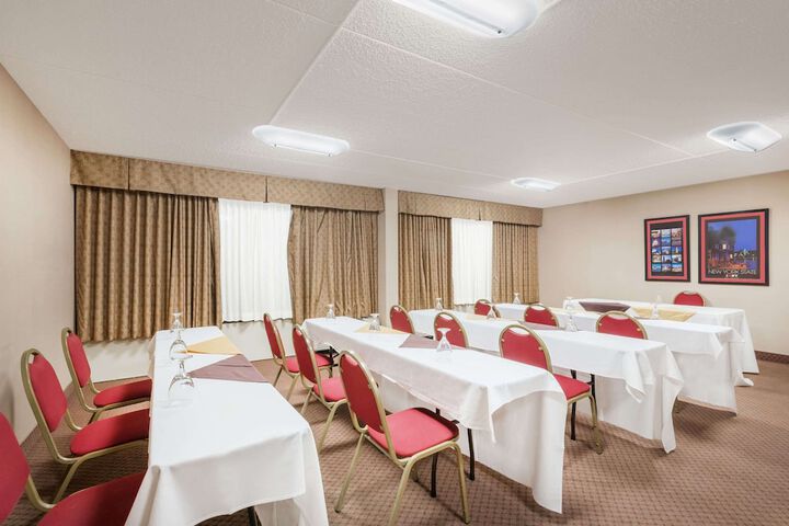 Ramada by Wyndham Watertown / Thousand Islands NY