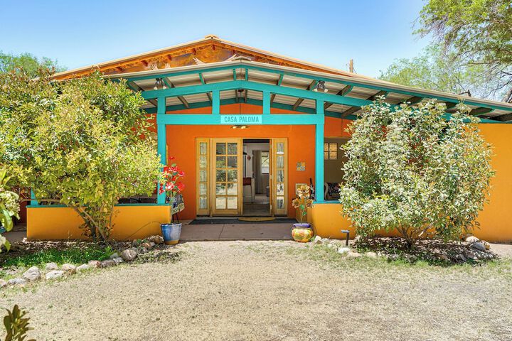Vibrant casa Paloma w / Patio - Near Vineyards!