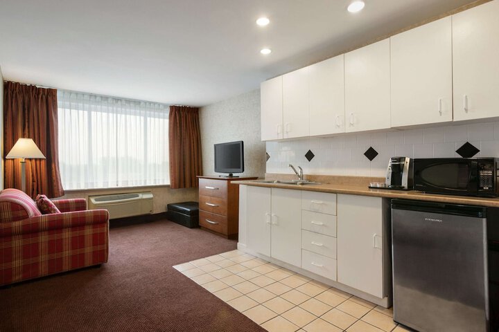 Room 25 of 46