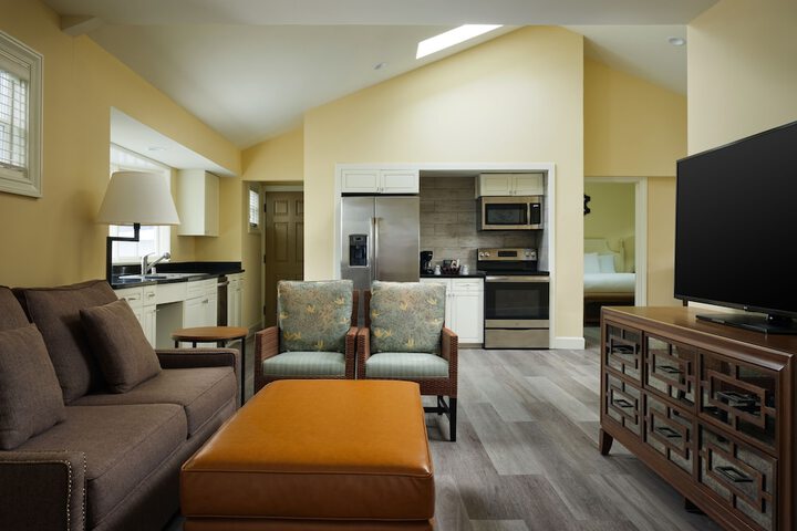 Lighthouse Lodge & Cottages