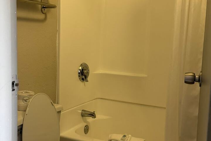 Room 4 of 13