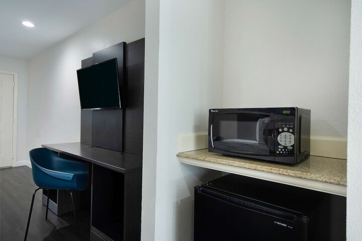Room 13 of 28