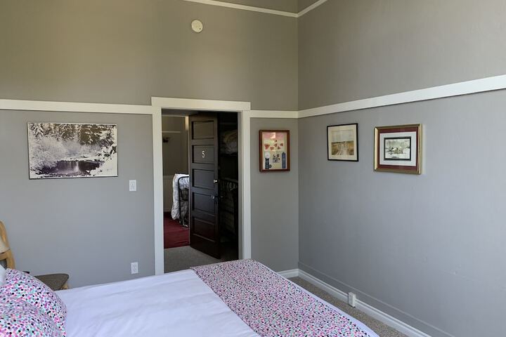 Room 11 of 140