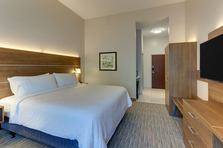Room 33 of 75
