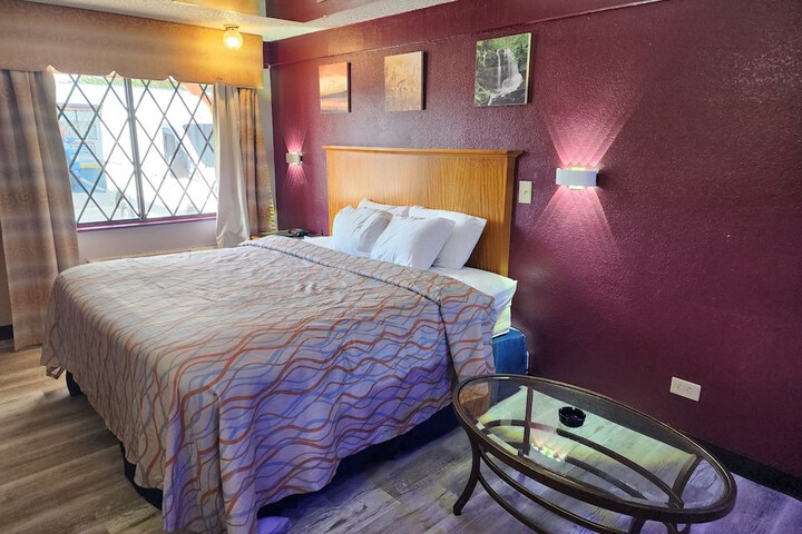 Room 32 of 50