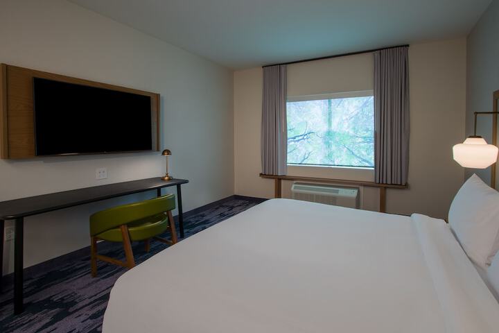 Room 25 of 38