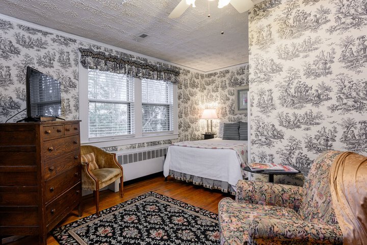 Room 27 of 63