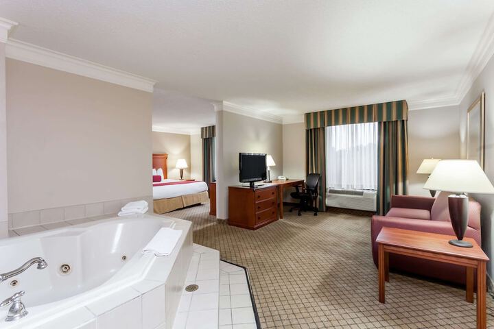 Room 4 of 16