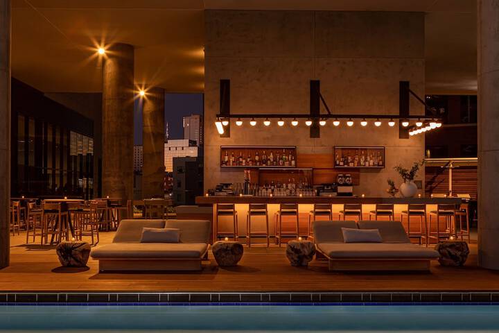 Lounge 100 of 124