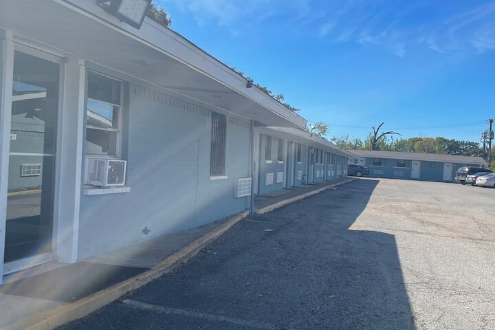 Western Skies Motel