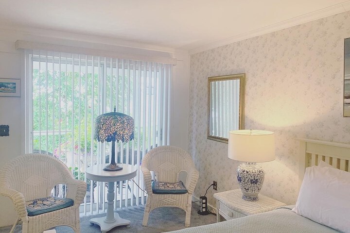 Room 33 of 47