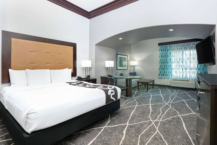 Room 11 of 28