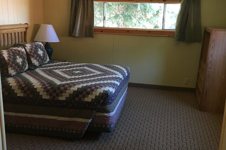 Room 52 of 86