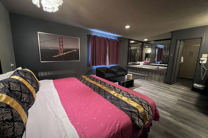 Room 33 of 59