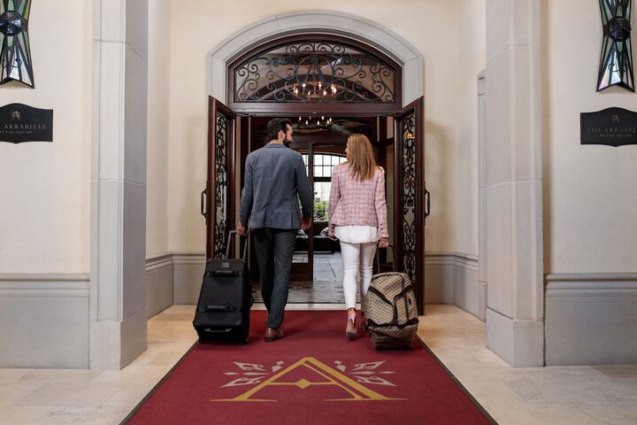 Hotel 4 of 450