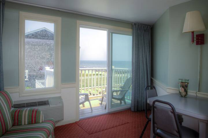 The Corsair & Cross Rip Oceanfront Resort