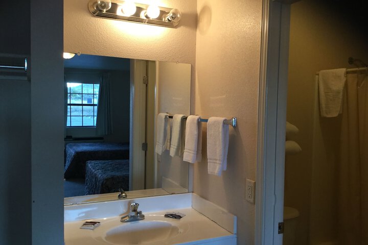 Room 9 of 11