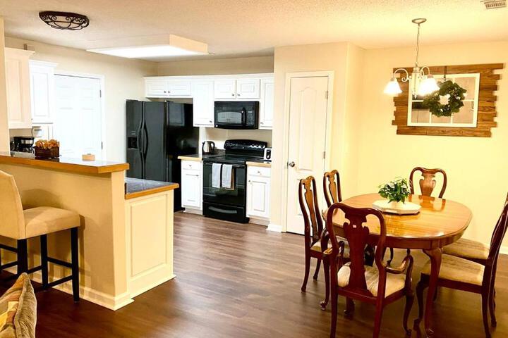 Spacious & comfy home in ultra-convenient location 2025 Traveller Award Winner