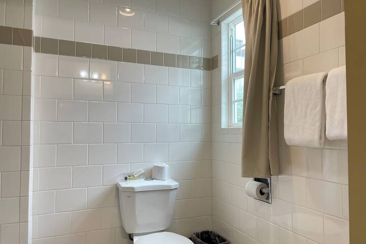Room 6 of 16