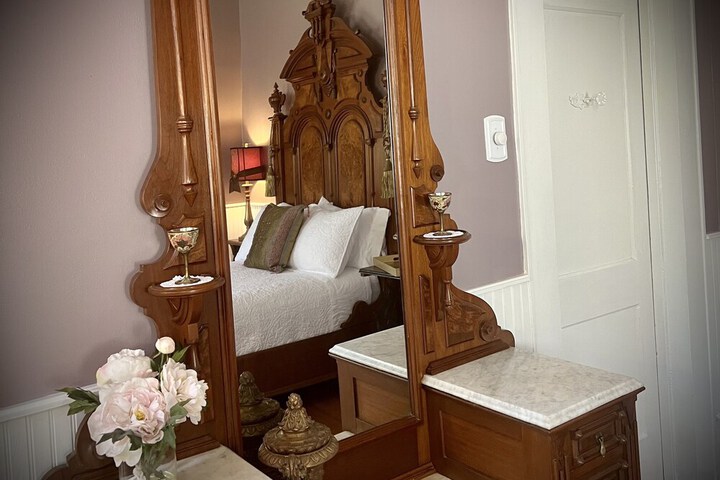 Benefield House Bed & Breakfast