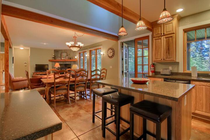 Aspen House in Fish Camp- 2 Miles from Yosemites South Entrance