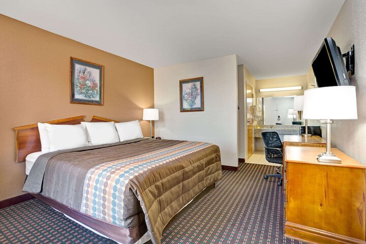 Room 8 of 20