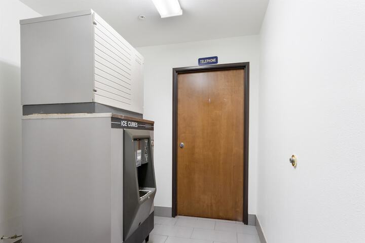 Room 22 of 38