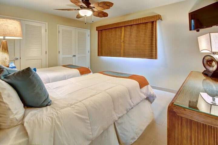 Room 18 of 28